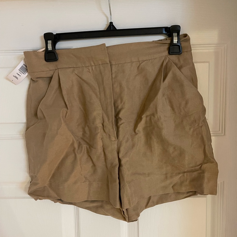 Aritzia Women's Tan Shorts